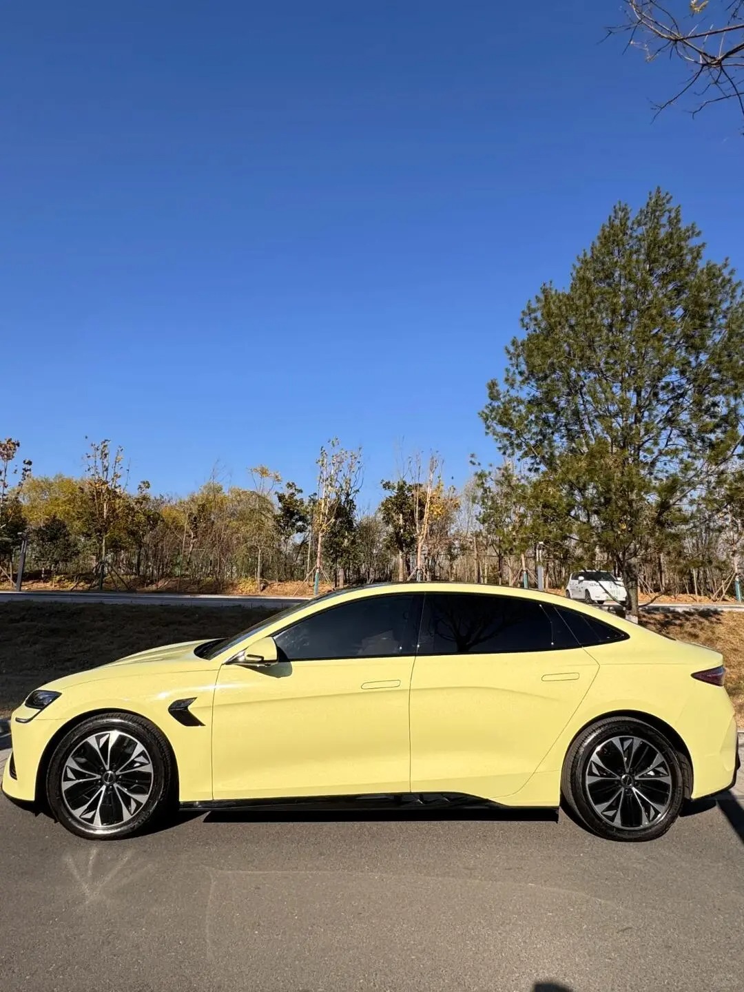 Gloss Chanel Yellow Car Vinyl Wrap review vfvgr 02