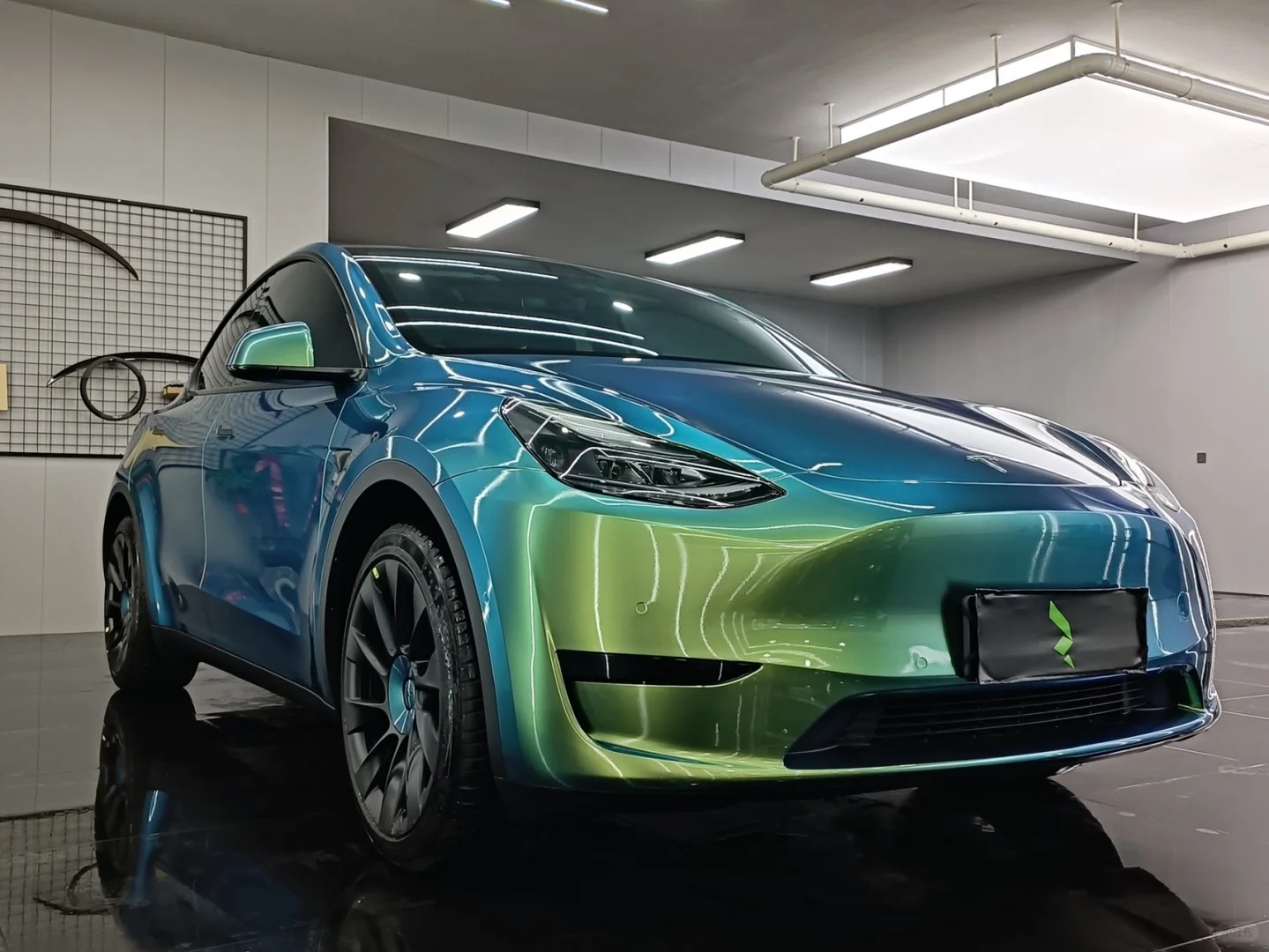 Glossy Chameleon Jungle Green Car Vinyl Wrap review gdfnbtr 03