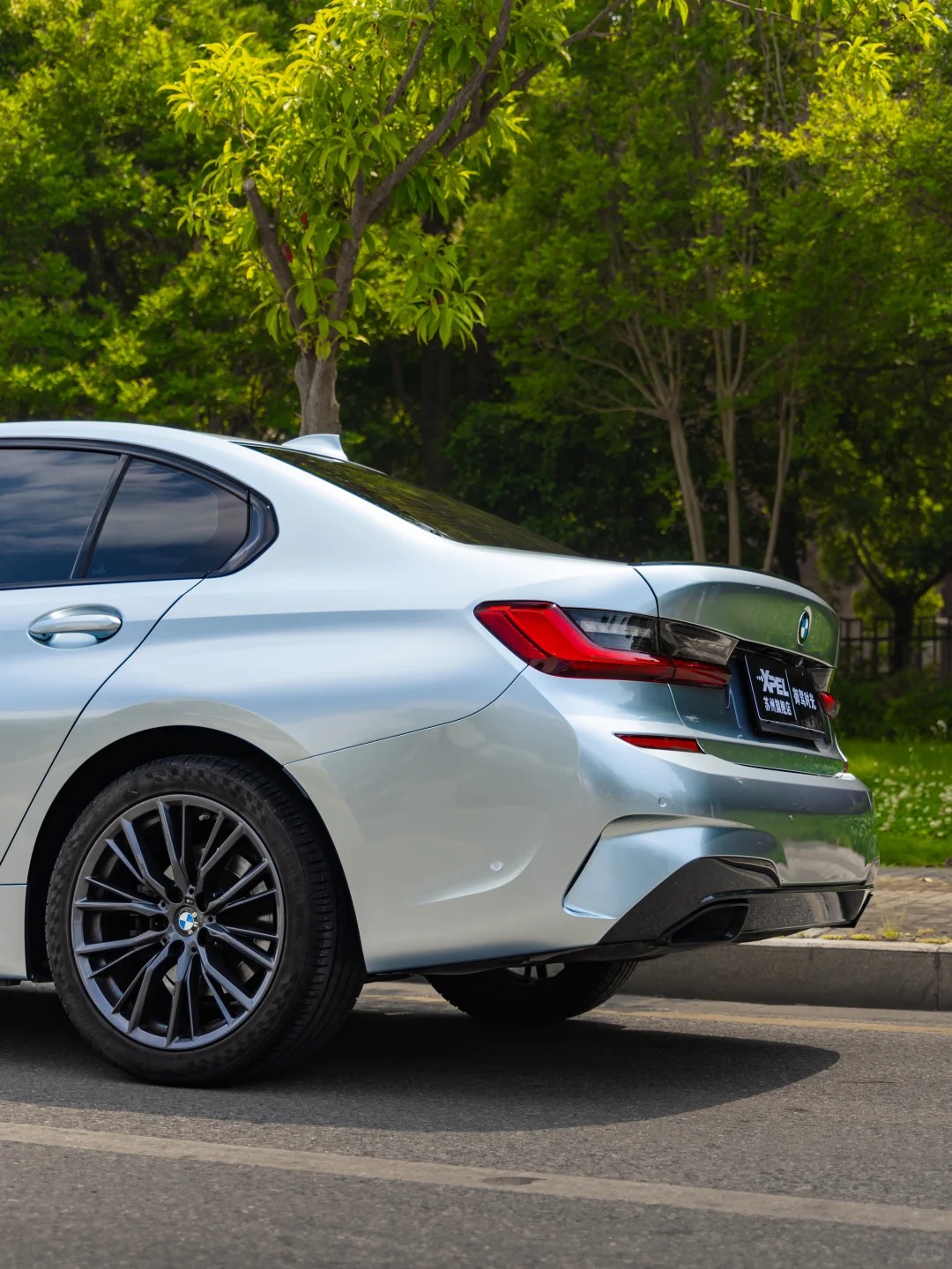 PET Gloss Iridum Silver Car Vinyl Wrap review adnbiv 04