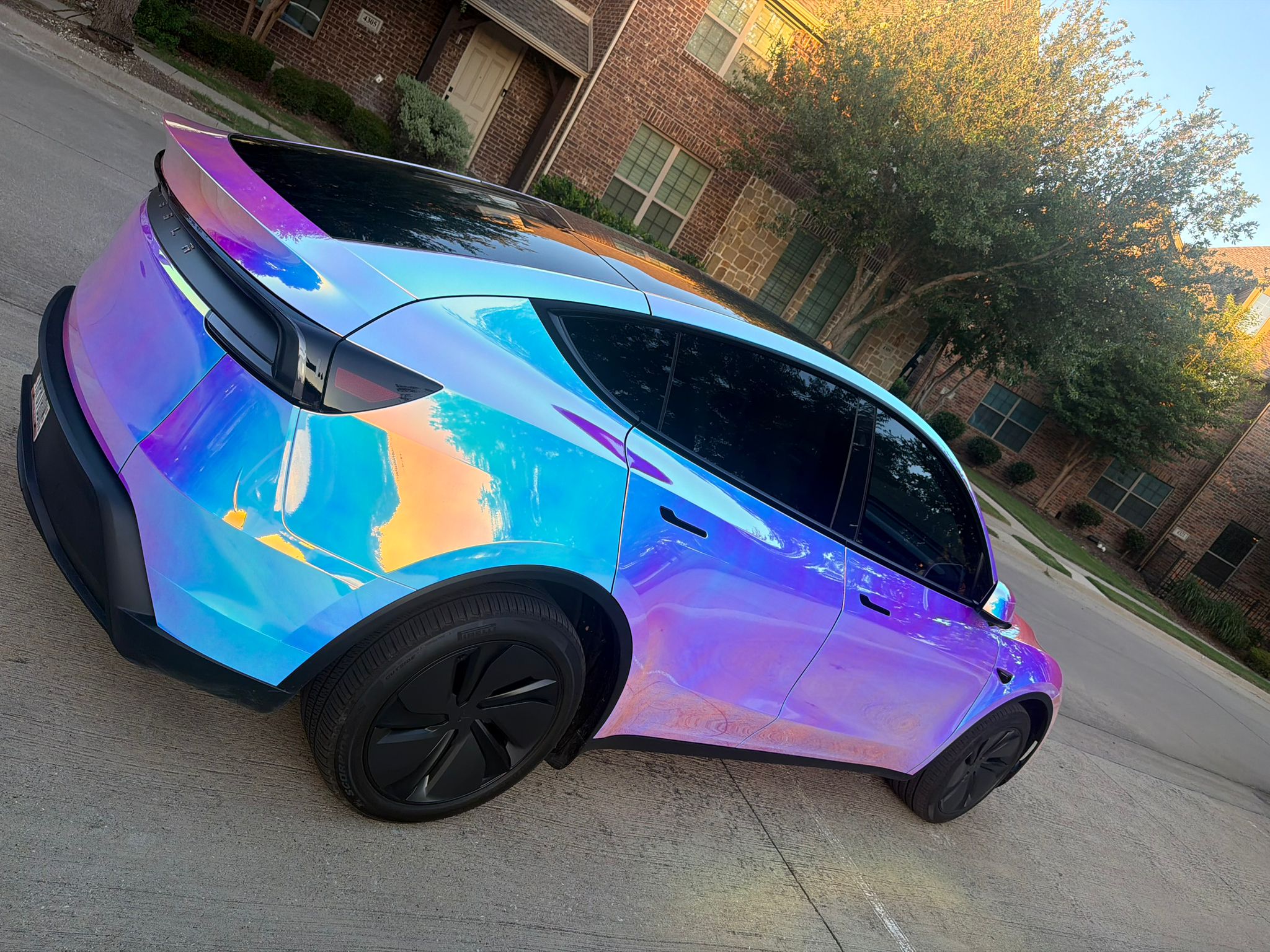 Holographic Chrome Rainbow White Car Vinyl Wrap (Non-Stretchable) review fdnbrt 03