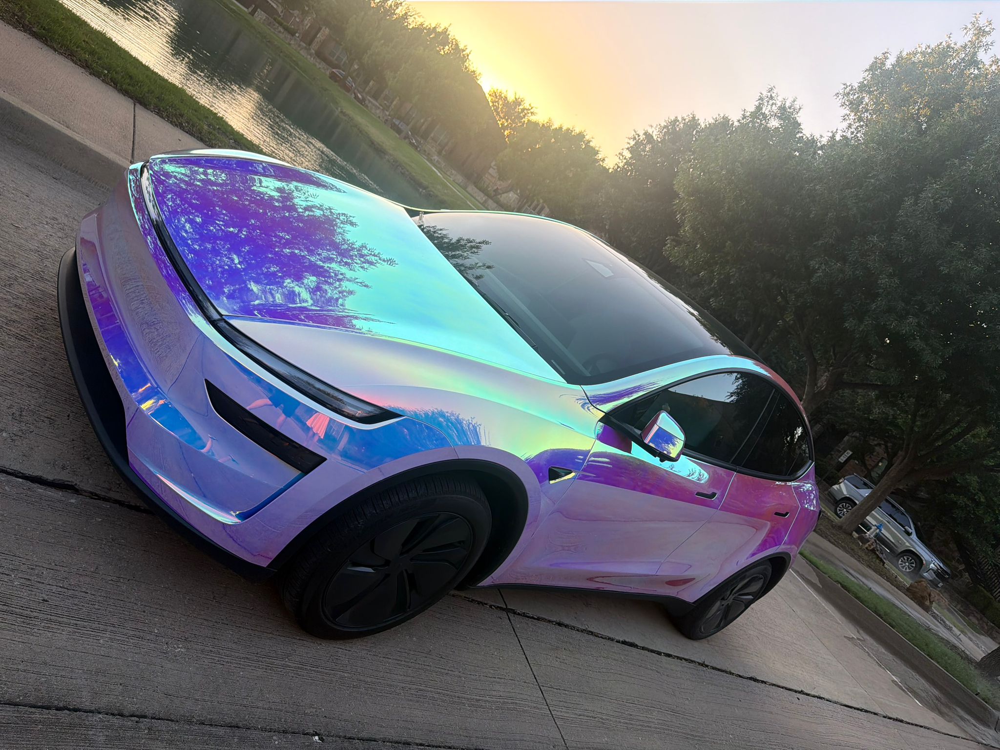 Holographic Chrome Rainbow White Car Vinyl Wrap (Non-Stretchable) review fdher 03