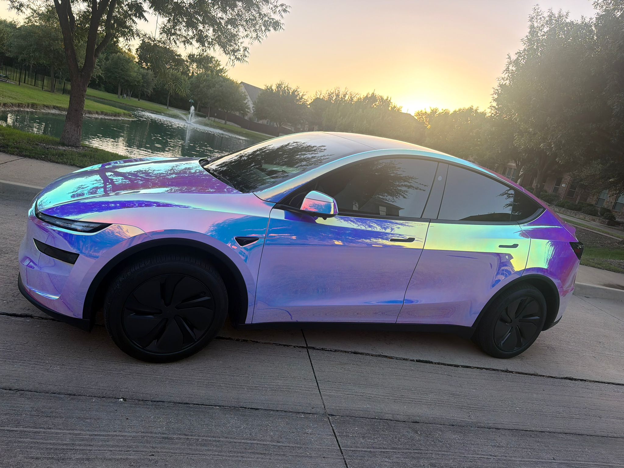 Holographic Chrome Rainbow White Car Vinyl Wrap (Non-Stretchable) review fdher 02