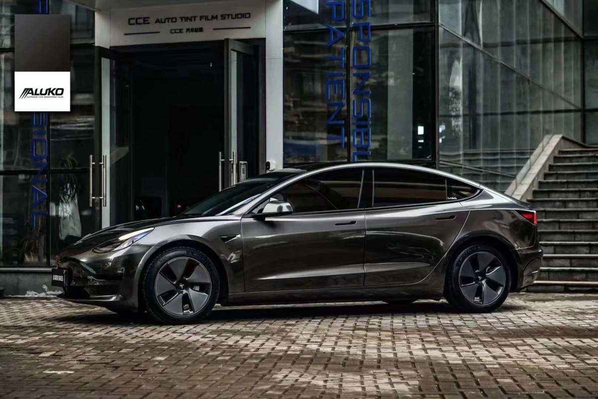 Tesla Model 3 Wraps - Gloss Metallic Liquid Silver