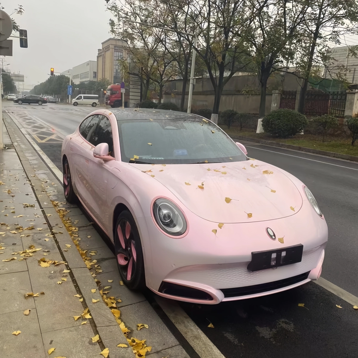 Gloss Metallic Pink to White Car Vinyl Wrap