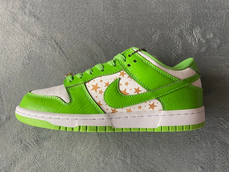 LJR Batch Nike SB Dunk Low Supreme Stars Mean Green (2021) DH3228-101