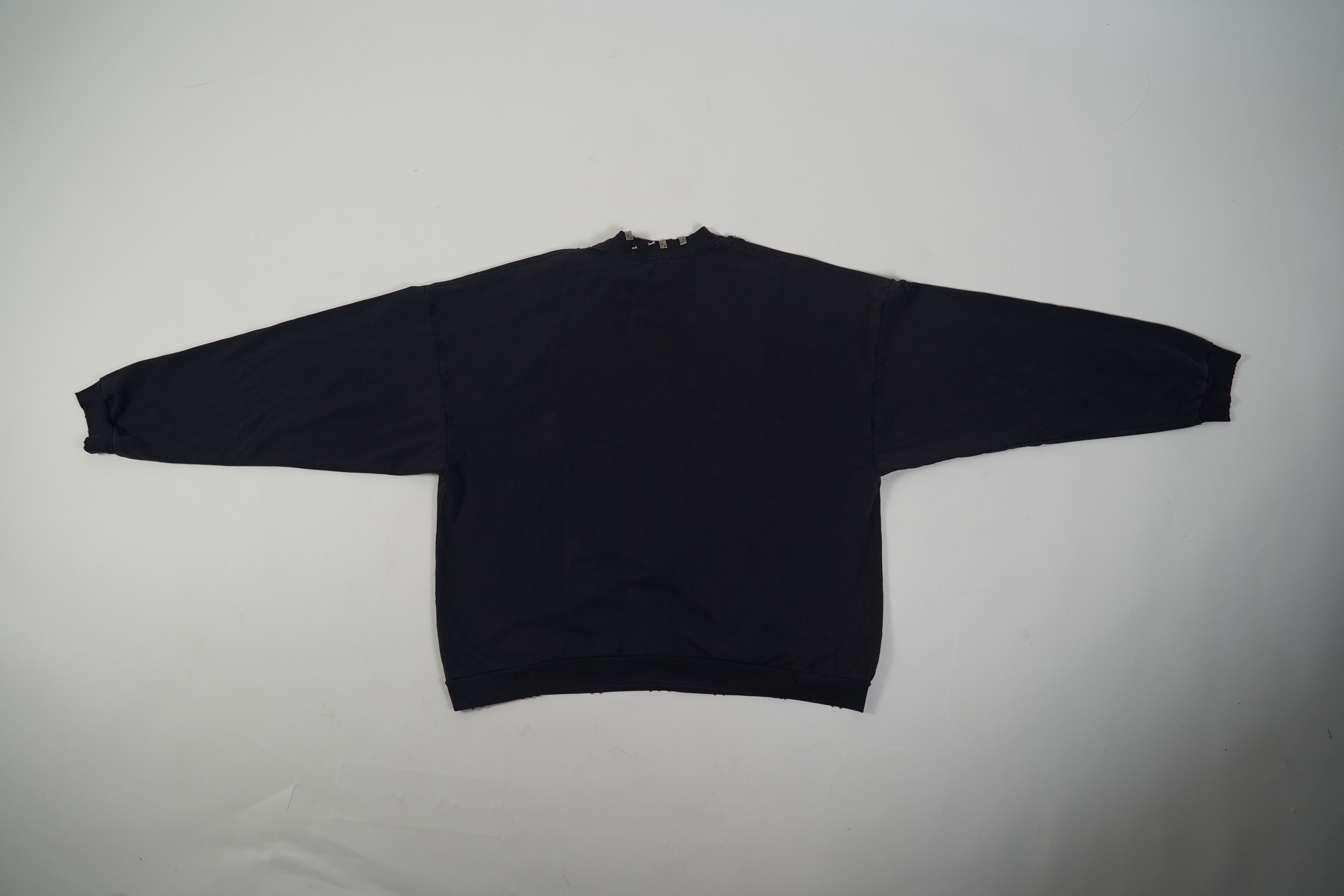 Pierced Round Sweatshirt Oversized in Black Faded 762718TPVD91055