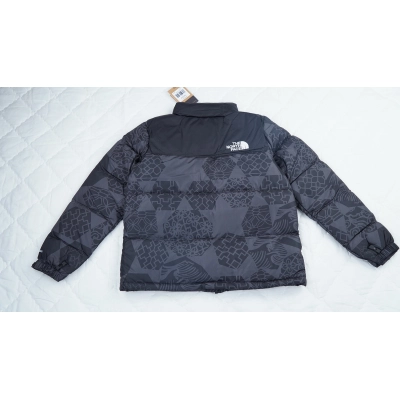 The North Face Splicing White And Black Paper Cuttings 02