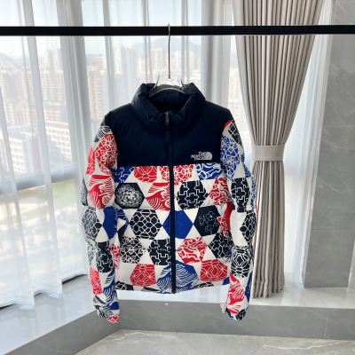 The North Face Splicing White And Blue Paper Cuttings 01