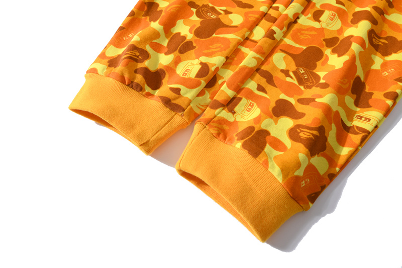 BAPE x PUBG joint model PlayerUnknown's Battlegrounds orange camouflage trousers