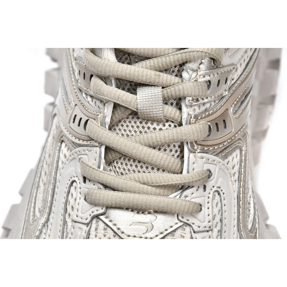 Balenciaga Defender Beige 685611 W2RA6 9700