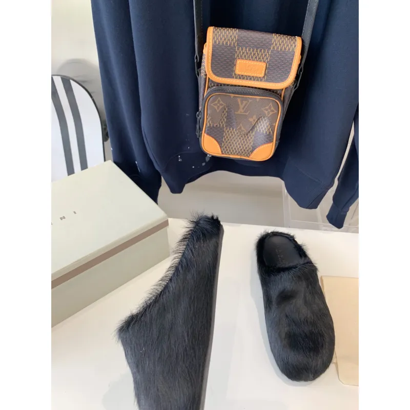 Marni Black LONG-HAIR CALFSKIN FUSSBETT SABOT Slide SBMR000600P412200N99