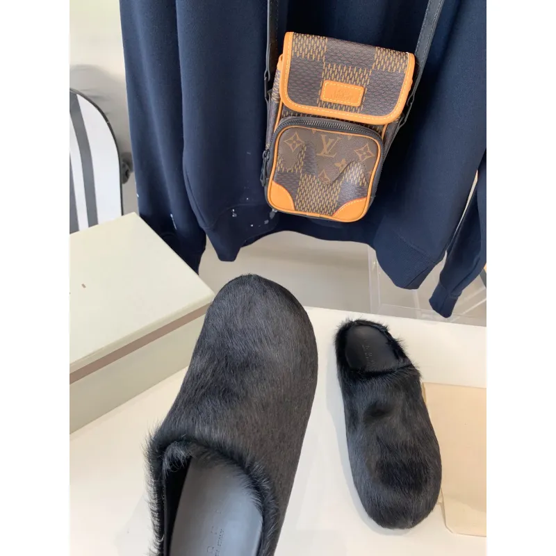 Marni Black LONG-HAIR CALFSKIN FUSSBETT SABOT Slide SBMR000600P412200N99