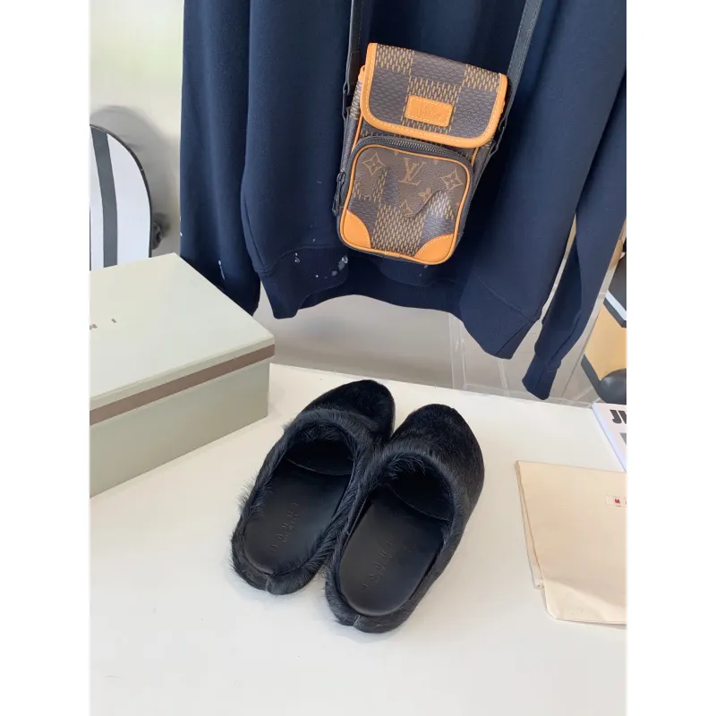Marni Black LONG-HAIR CALFSKIN FUSSBETT SABOT Slide SBMR000600P412200N99