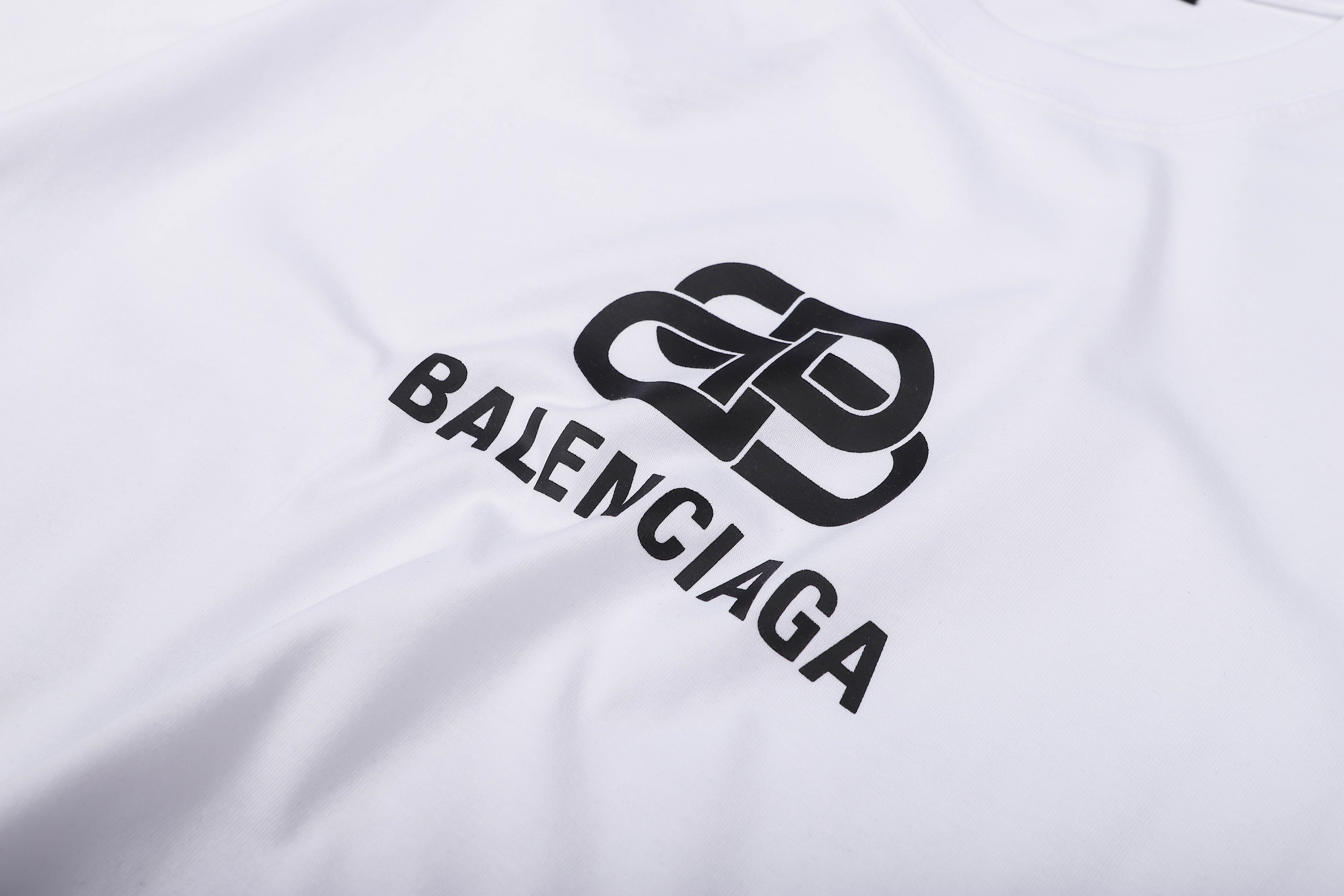 Balenciaga T-Shirt KT2302