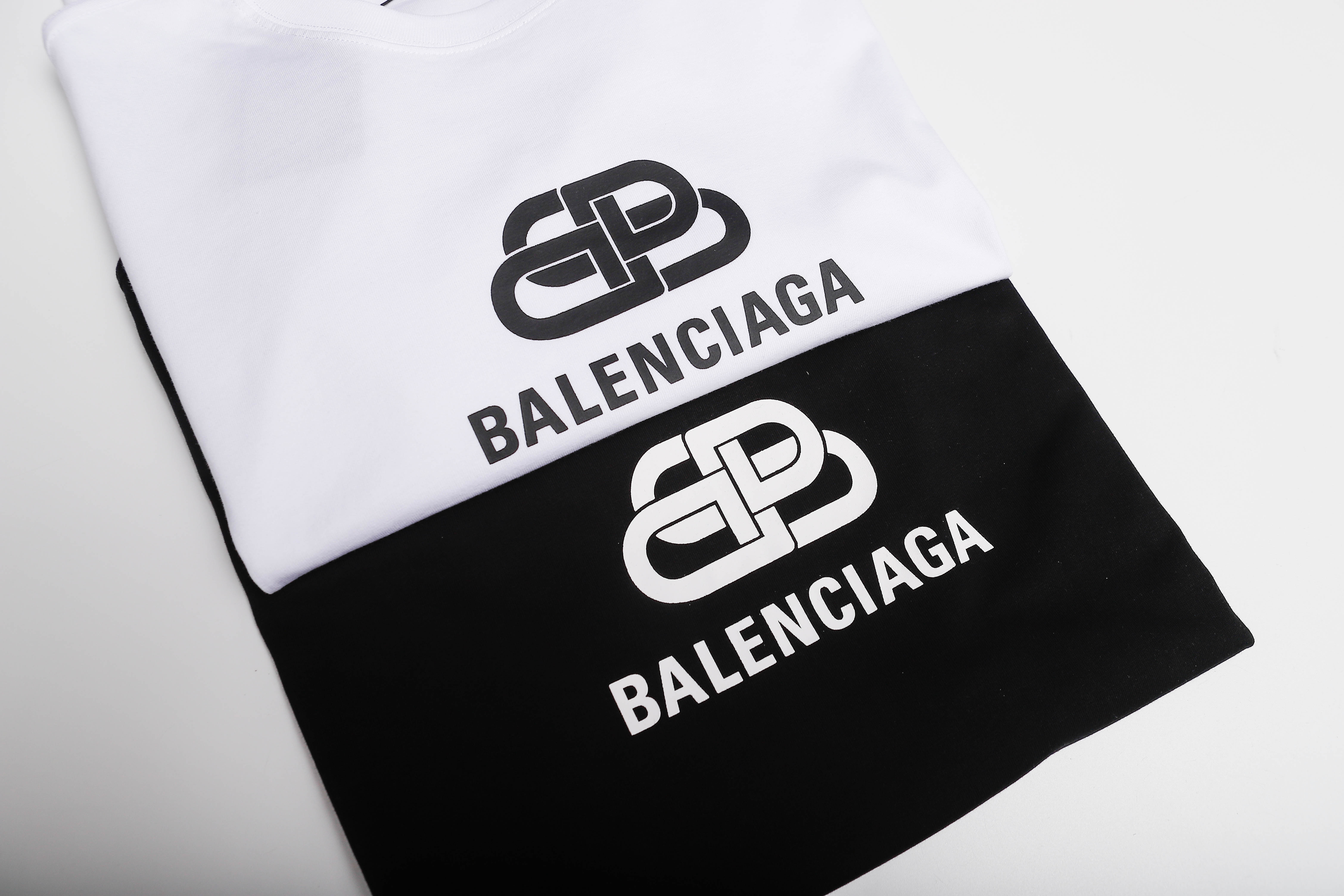 Balenciaga T-Shirt KT2302
