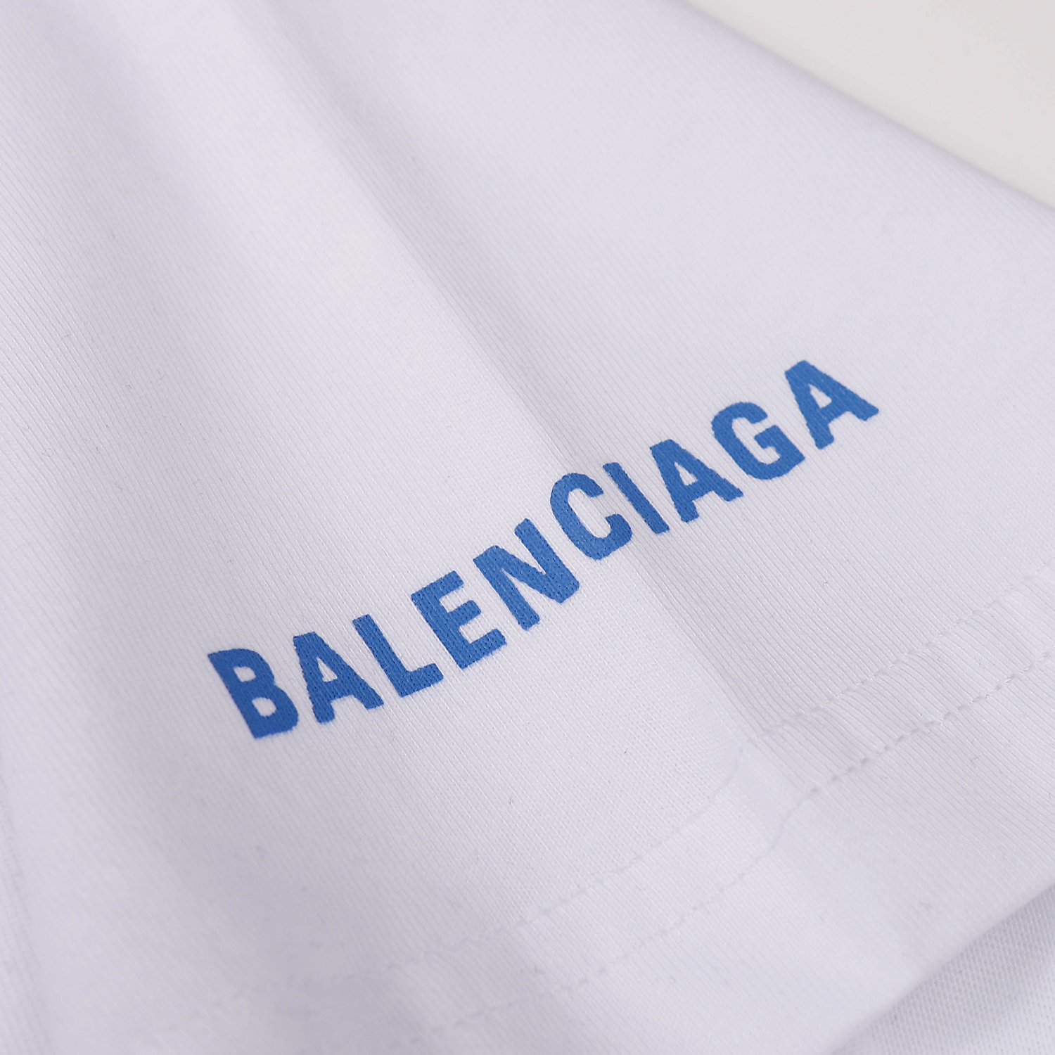 Balenciaga T-Shirt KT2310