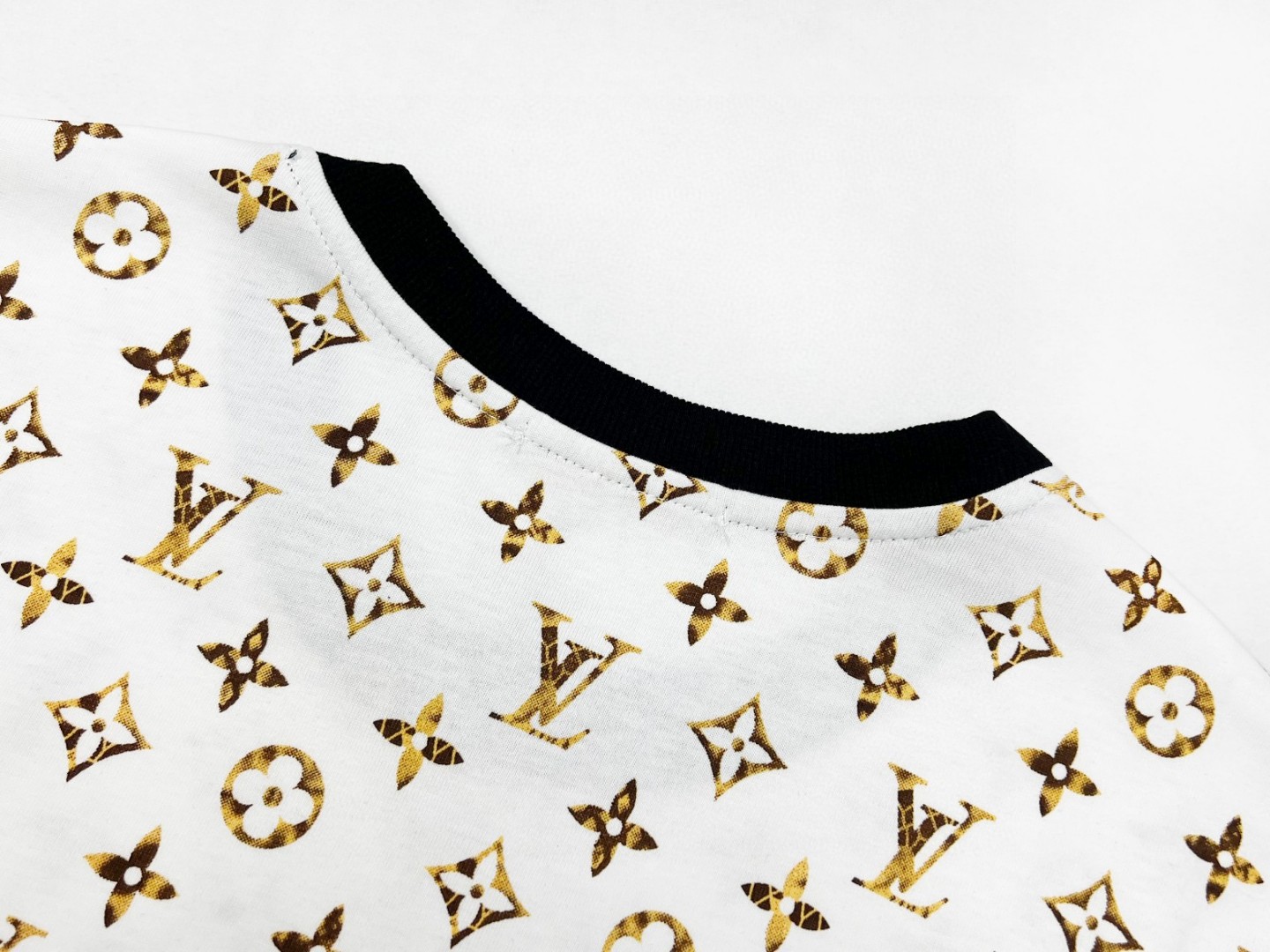 Louis Vuitton T-Shirt 204347