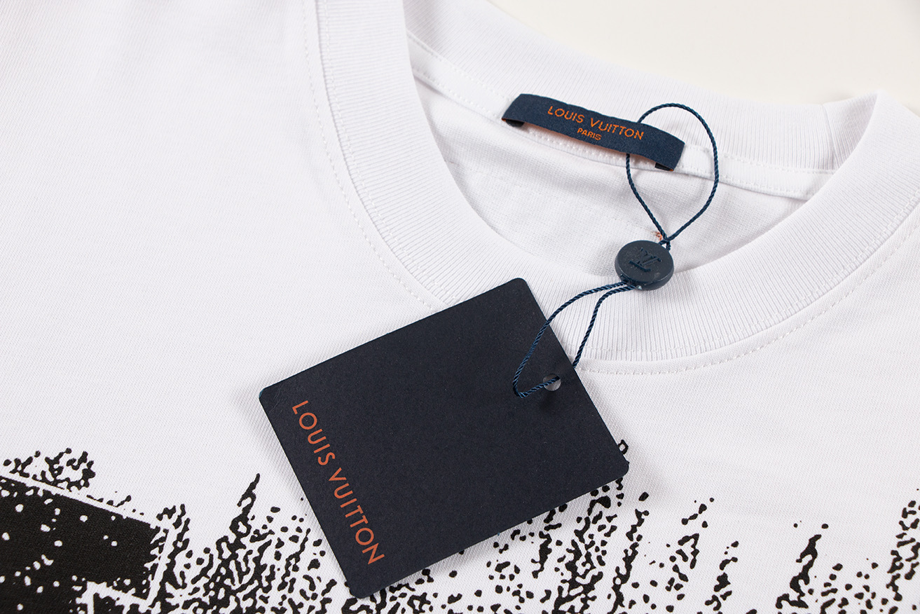 Louis Vuitton T-Shirt 204750