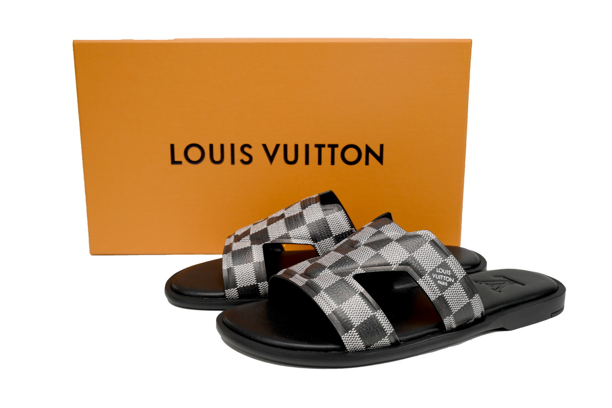 LOUIS VUITTON Oasis Black And White Checkerboard