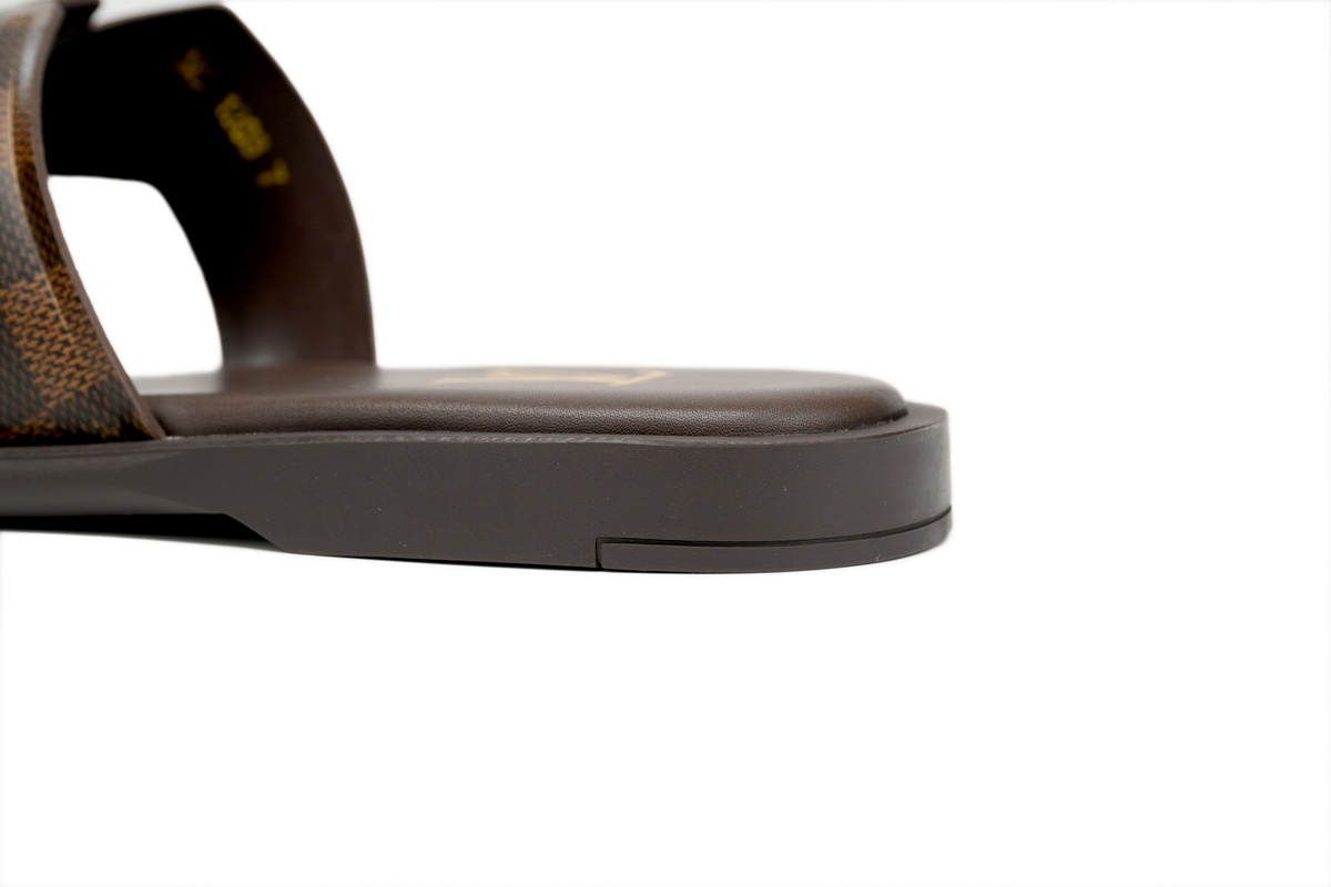 LOUIS VUITTON Oasis Classic Grid