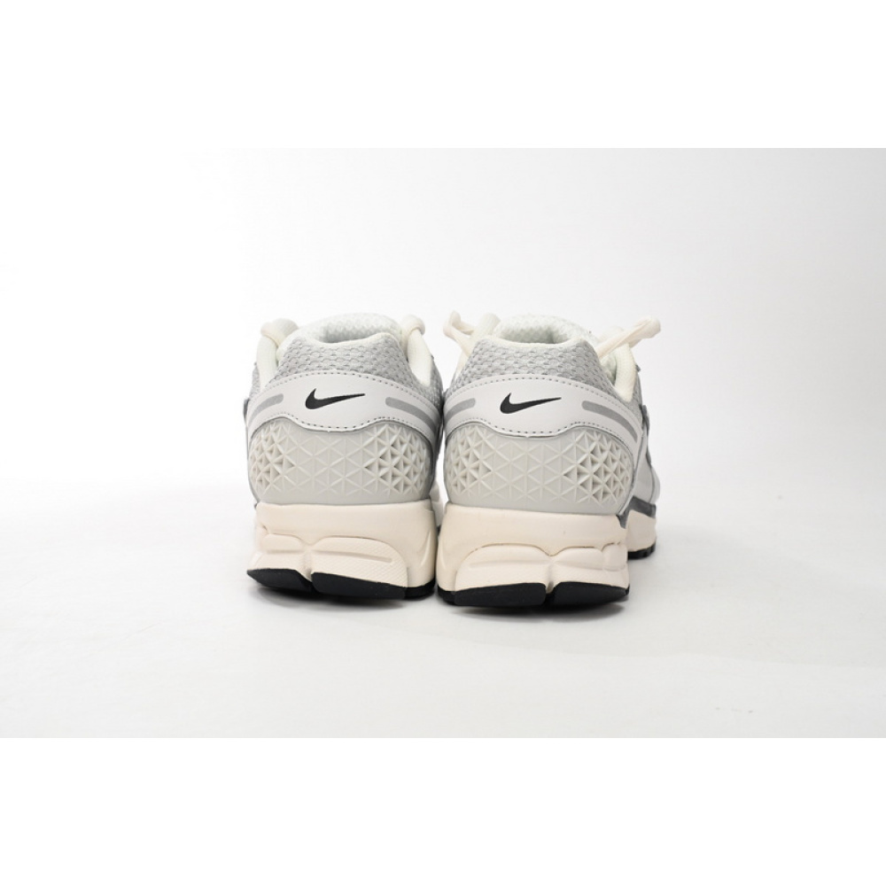Nike Zoom Vomero 5 Photon Dust Metallic Silver FD0884-025