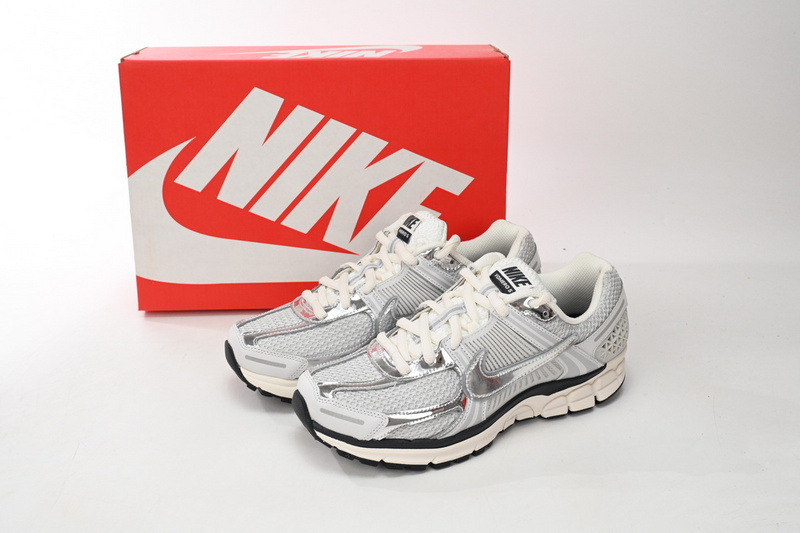 Nike Zoom Vomero 5 Photon Dust Metallic Silver FD0884-025