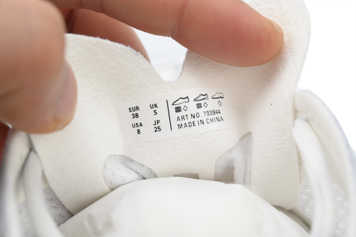 Balenciaga Circutt Sneaker Worn Out White 793944 WFLGY 0120