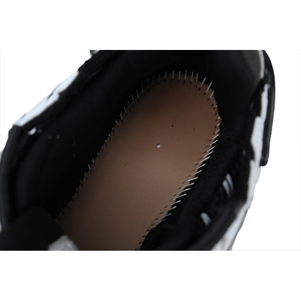Balenciaga Runner Sneaker Black White 677403 Q3RB2 9010