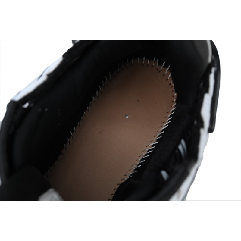 Balenciaga Runner Sneaker Black White 677403 Q3RB2 9010