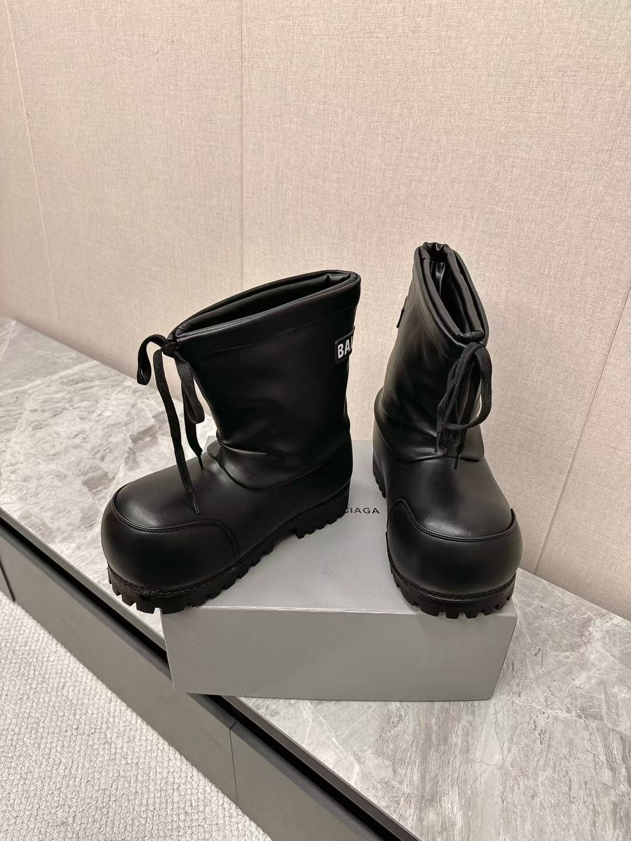 Balenciaga Black Alaska Low Boot PB 241028
