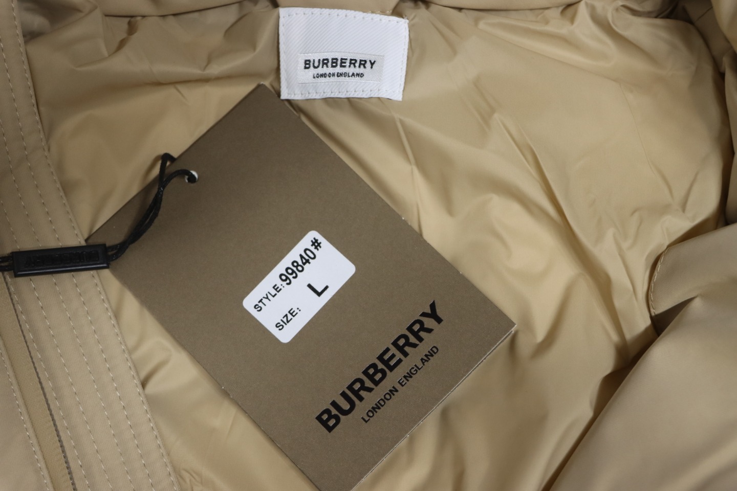 Burberry Embroidered Small Logo Stand Collar Hooded Down Jacket Beige CK22Fw WR6202024050