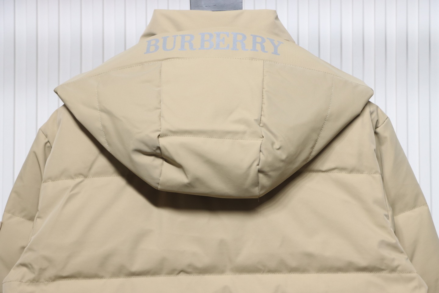 Burberry Embroidered Small Logo Stand Collar Hooded Down Jacket Beige CK22Fw WR6202024050
