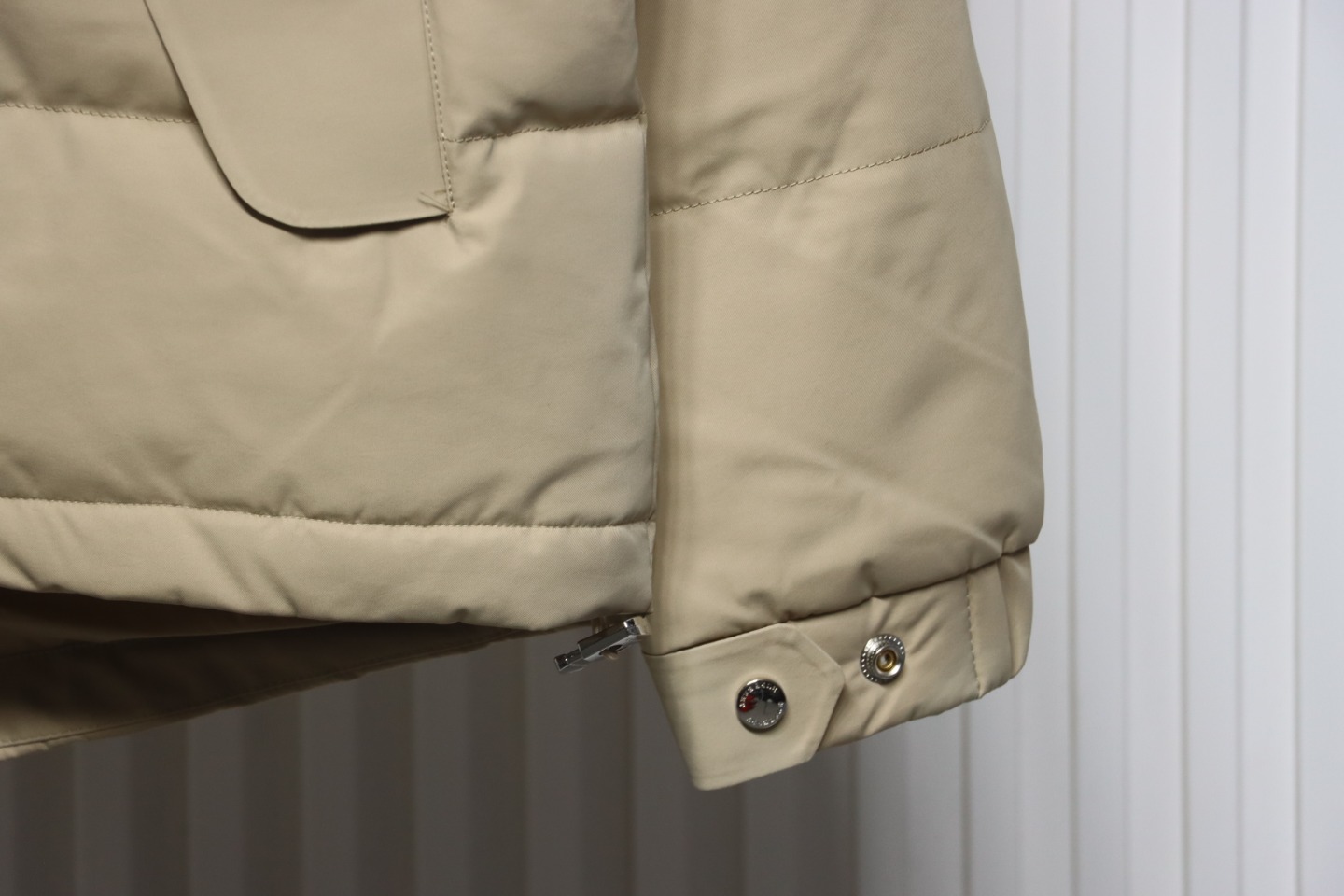 Burberry Embroidered Small Logo Stand Collar Hooded Down Jacket Beige CK22Fw WR6202024050