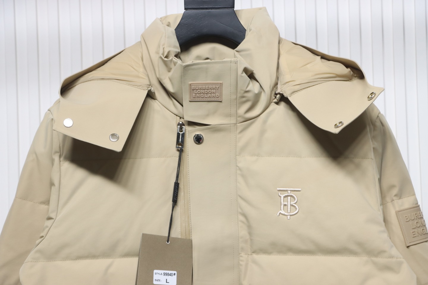 Burberry Embroidered Small Logo Stand Collar Hooded Down Jacket Beige CK22Fw WR6202024050