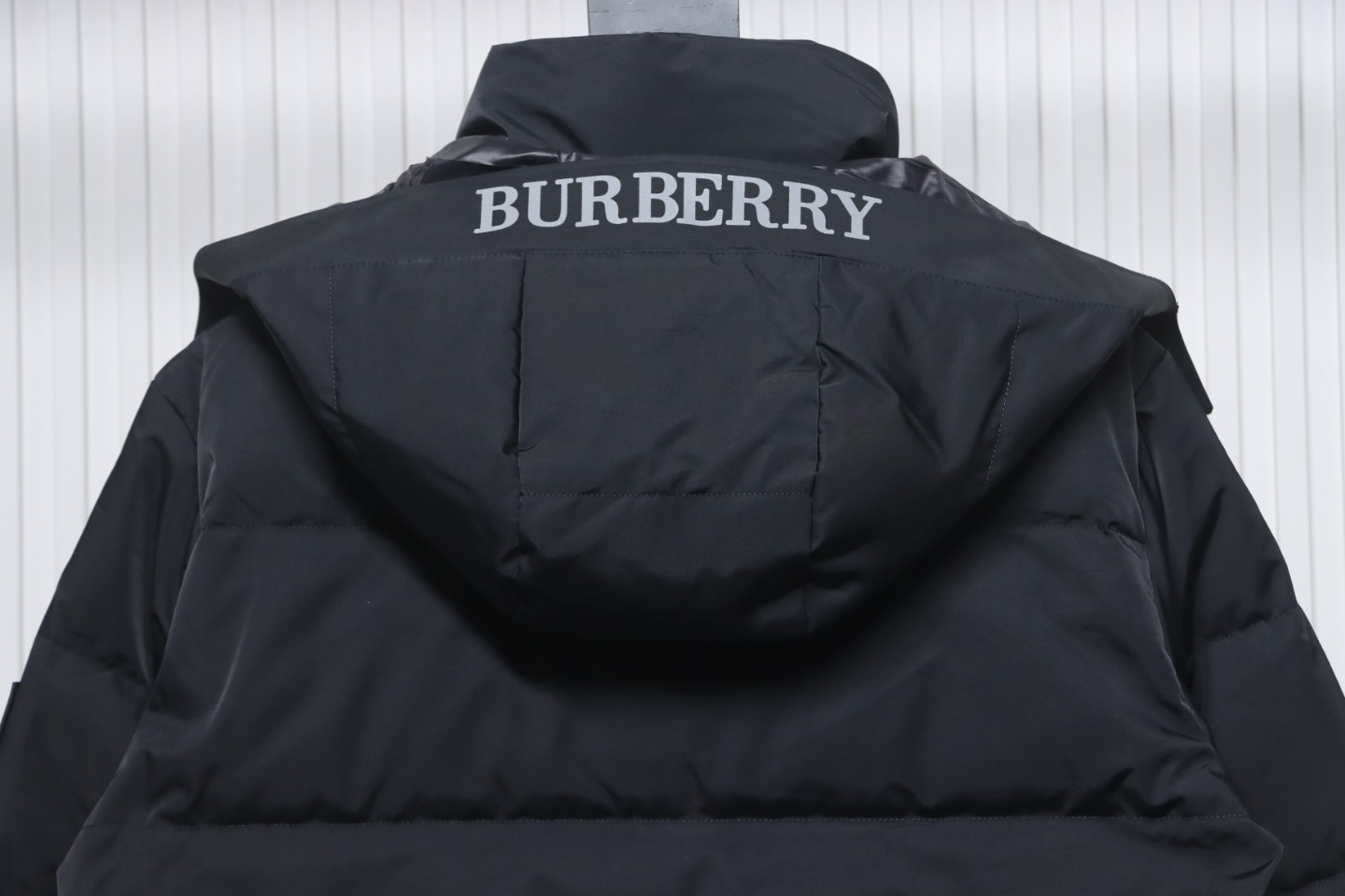 Burberry Embroidered Small Logo Stand Collar Hooded Down Jacket CK22Fw WR6202024050