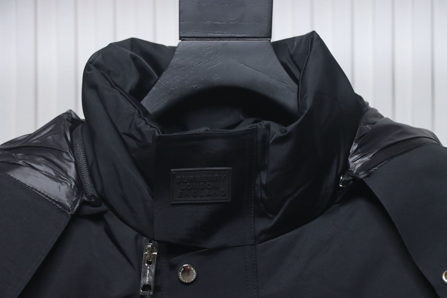 Burberry Embroidered Small Logo Stand Collar Hooded Down Jacket CK22Fw WR6202024050