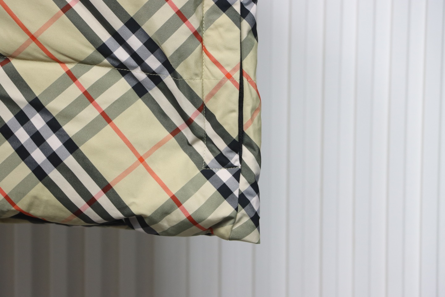 Burberry Reversible Check Pattern Waistcoat Vest Beige CK WN5002024038