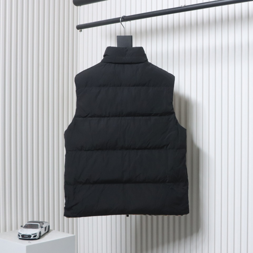 Burberry Reversible Check Pattern Waistcoat Vest Beige CK WN5002024038