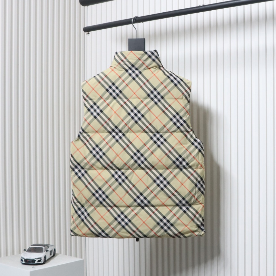 Burberry Reversible Check Pattern Waistcoat Vest Beige CK WN5002024038