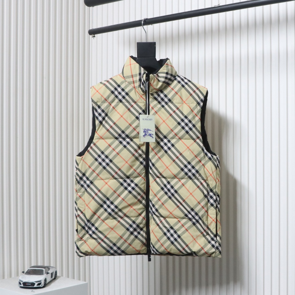 Burberry Reversible Check Pattern Waistcoat Vest Beige CK WN5002024038