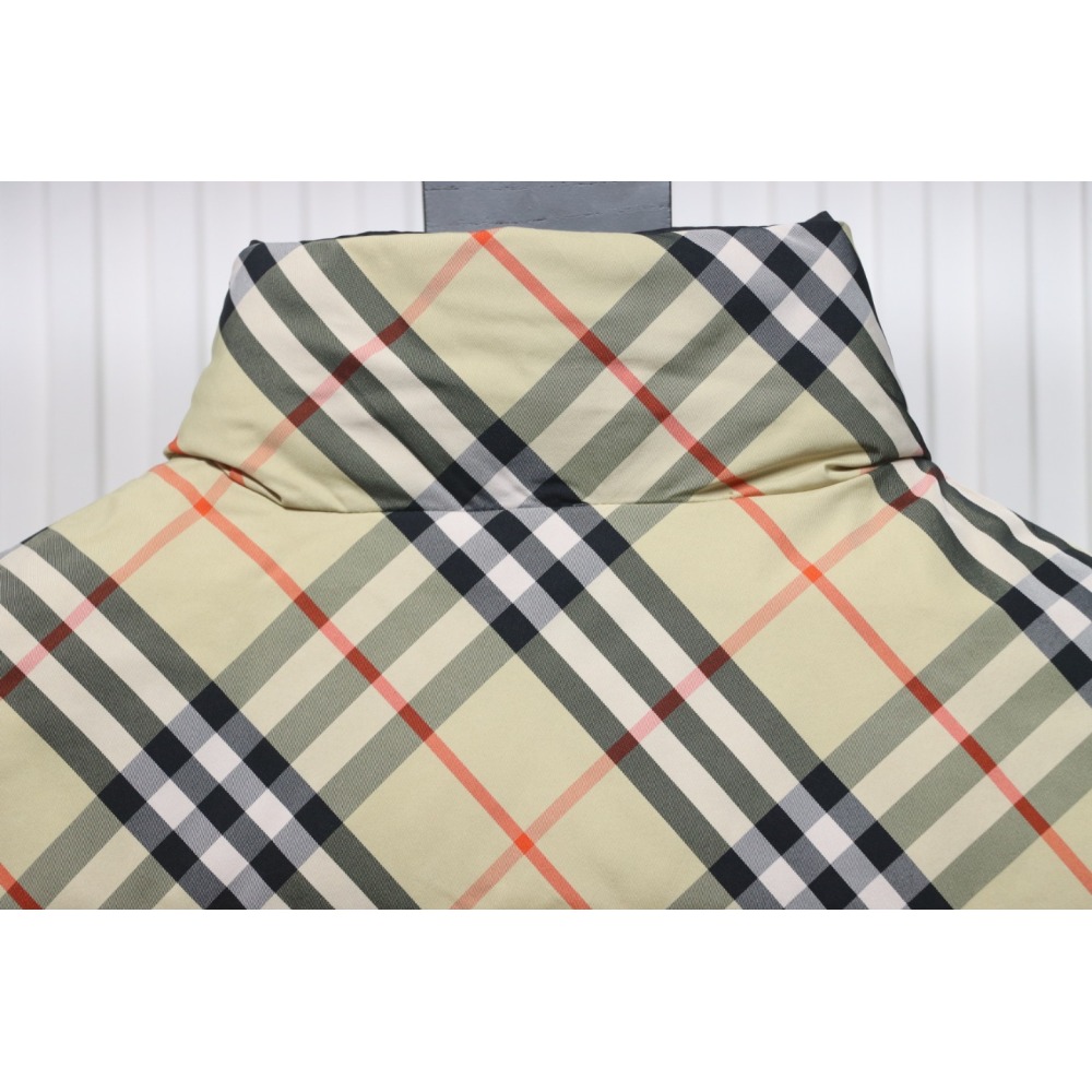 Burberry Reversible Check Pattern Waistcoat Vest Beige CK WN5002024038