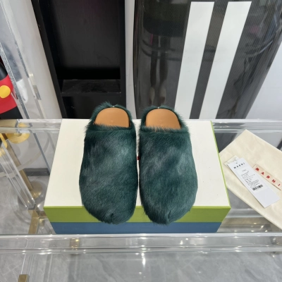 Marni Green LONG-HAIR CALFSKIN FUSSBETT SABOT Slide Green PB SBMS004601P4122 02