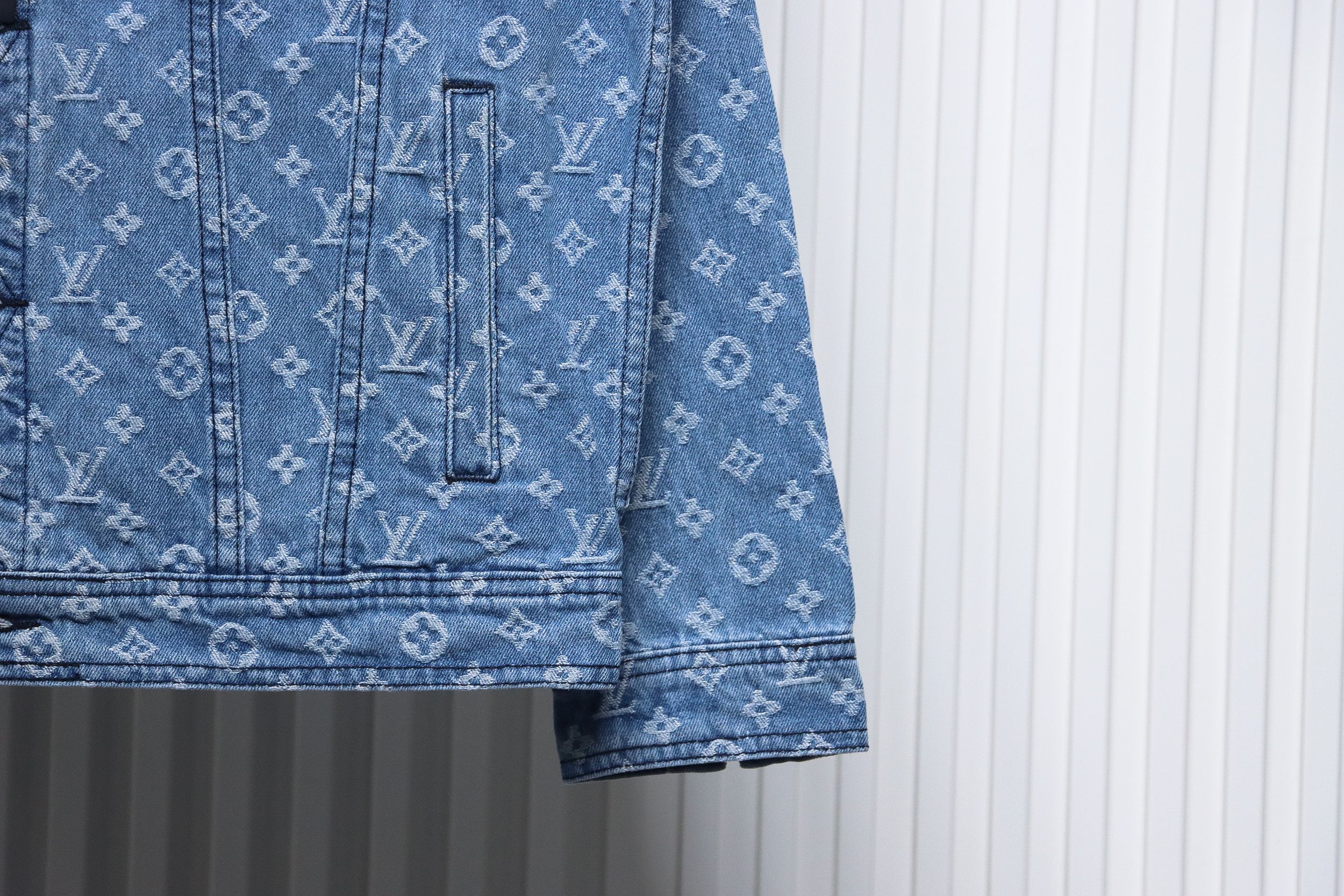 Supreme x Louis Vuitton Jacquard Denim Trucker Jacket Blue CK 2802023018
