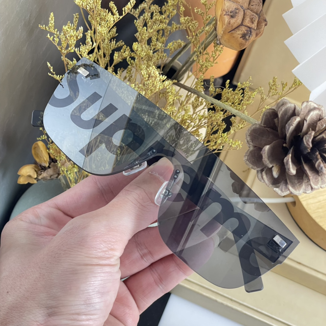 Louis Vuitton × Supreme Mirrored Capital Letter Sunglasses
