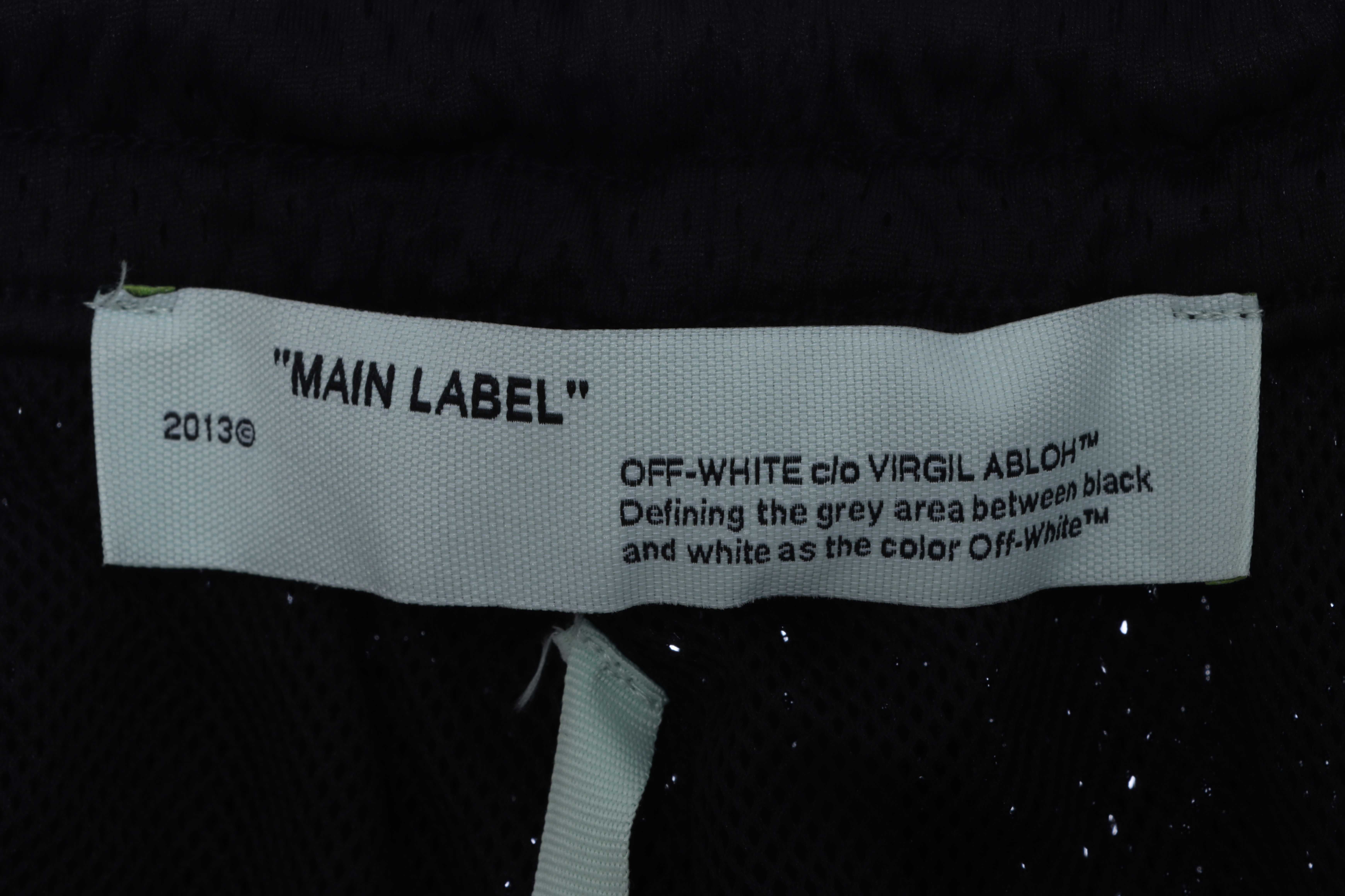 Off White Logo twill print shorts 0543