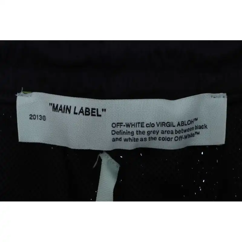 Off White Logo twill print shorts 0543