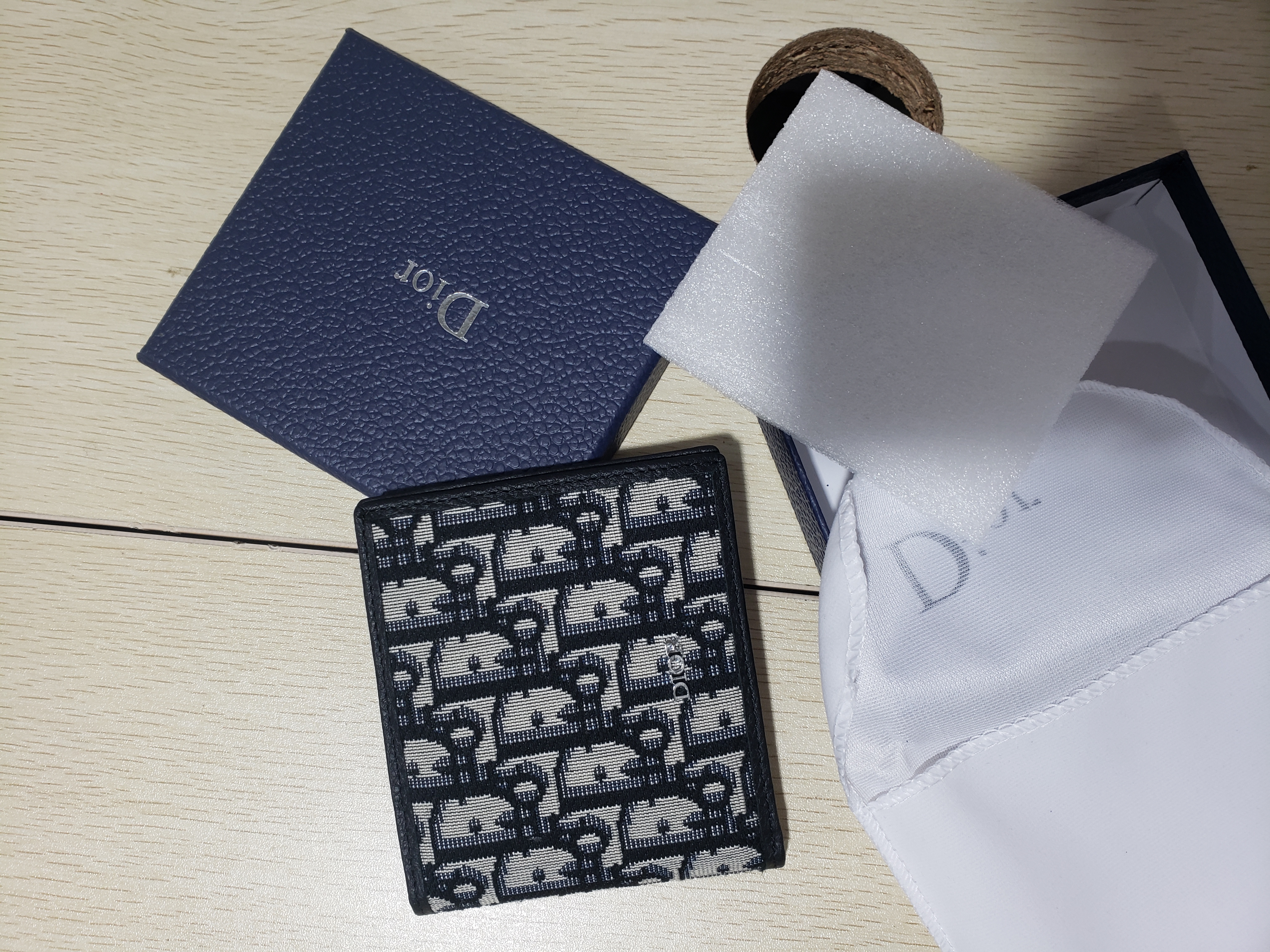 Dior Compact Wallet Beige And Black Dior Oblique Jacquard 2OBBC027YSE_H05E