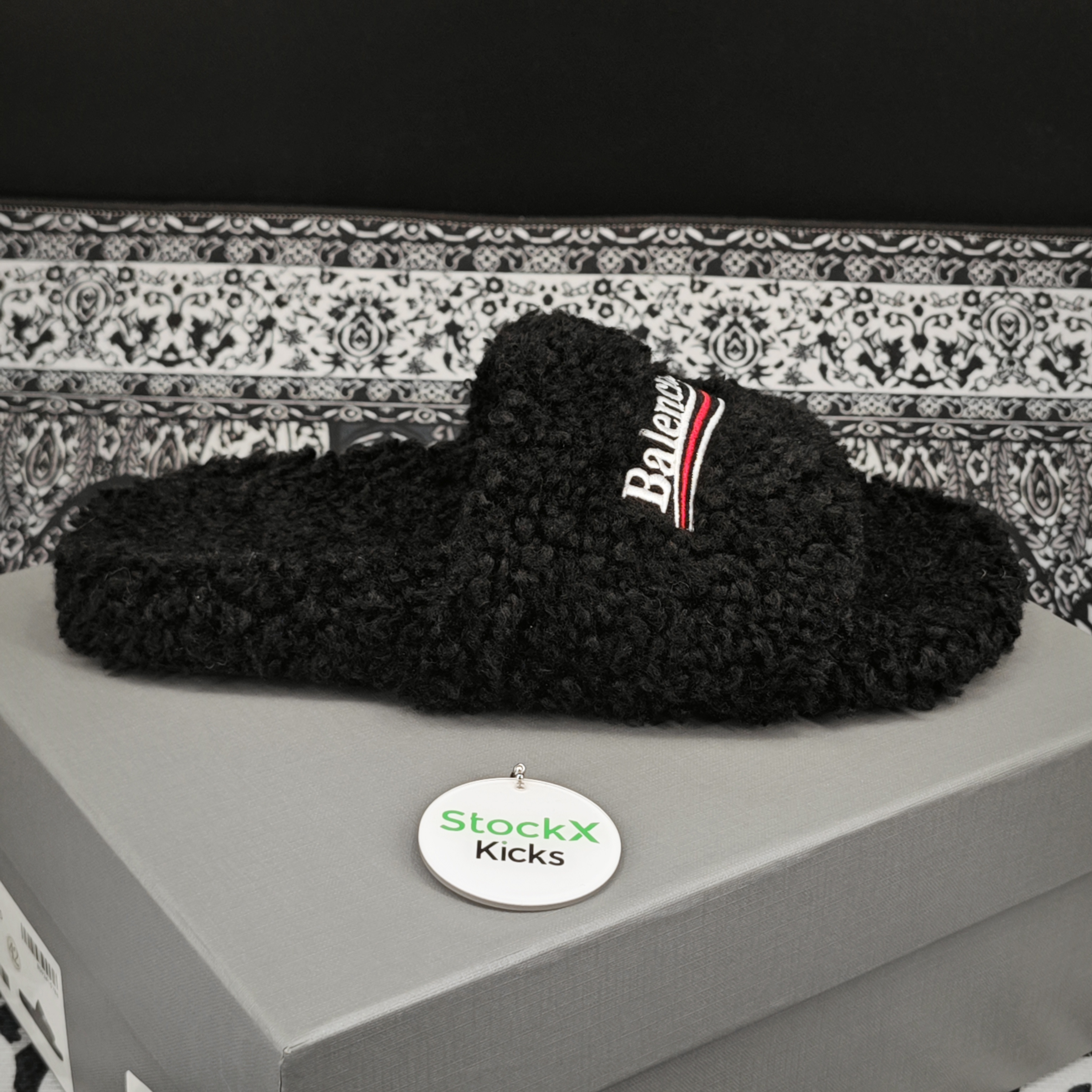 【Top PK Version】Balenciaga Black Furry Slides