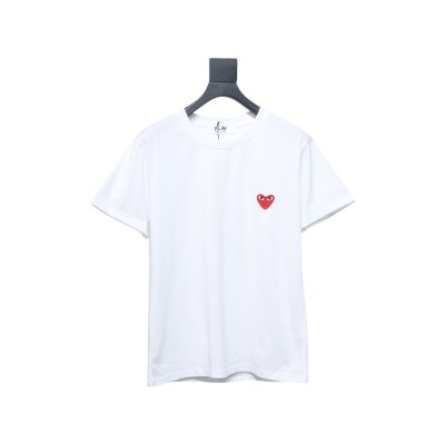 CDG PLAY Heart Round Neck T-shirt 01