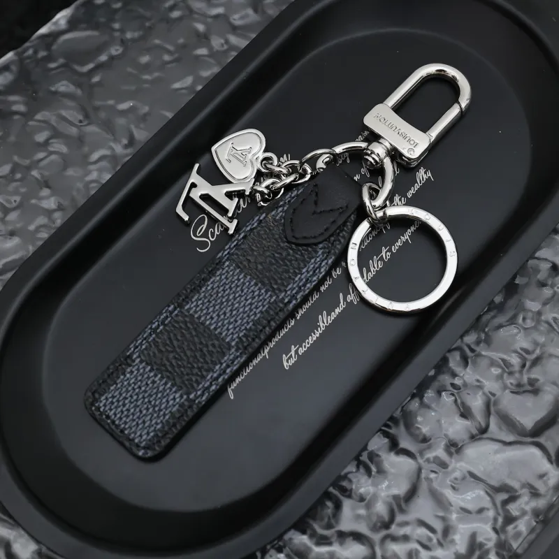 [Add One] Louis Vuitton Mini Heart Keychain 5